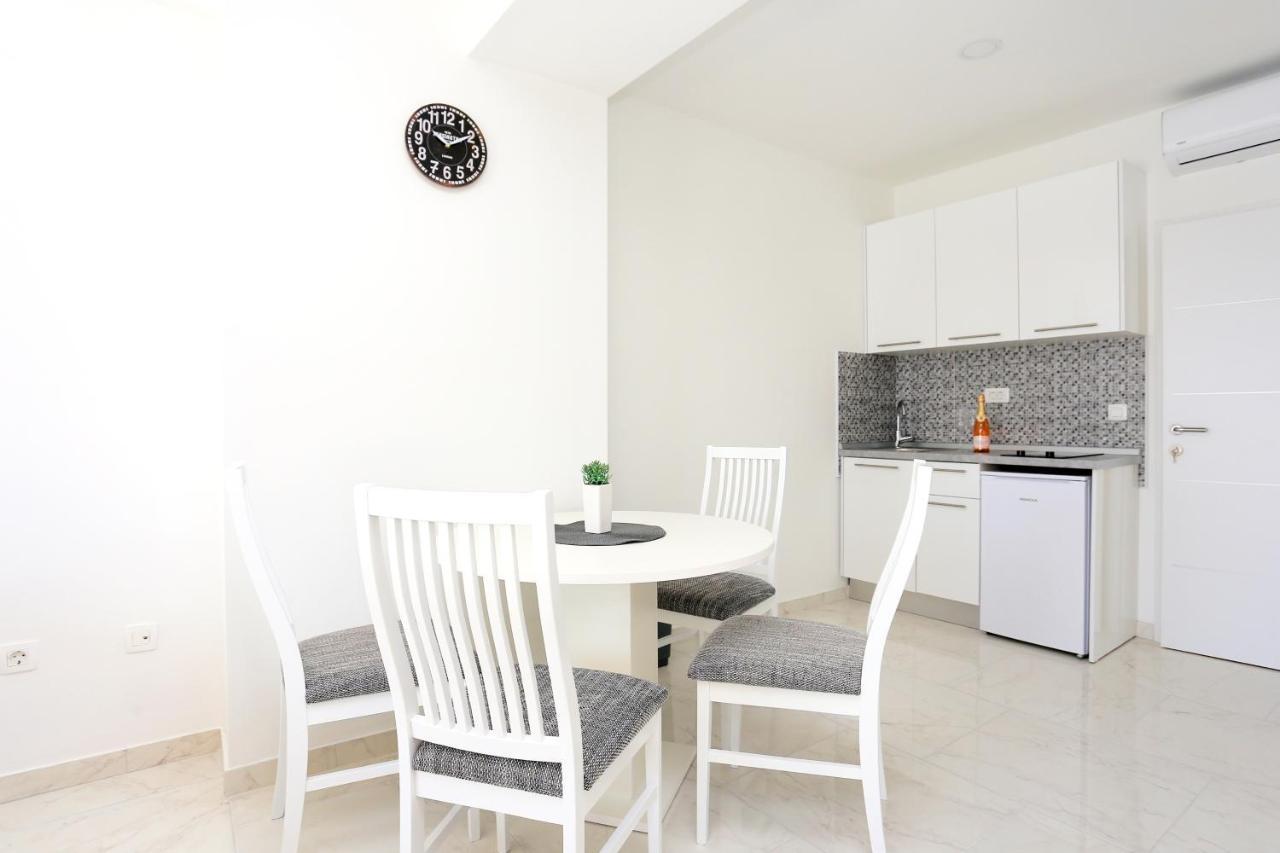 Family Friendly Apartments With A Swimming Pool Zivogosce - Porat, Makarska - 18150 المظهر الخارجي الصورة
