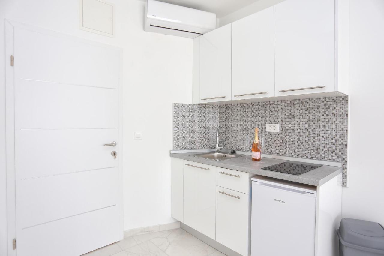 Family Friendly Apartments With A Swimming Pool Zivogosce - Porat, Makarska - 18150 المظهر الخارجي الصورة