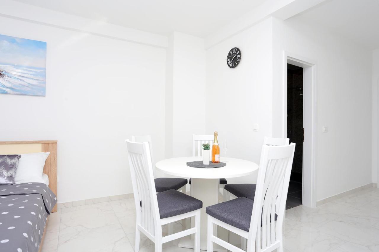 Family Friendly Apartments With A Swimming Pool Zivogosce - Porat, Makarska - 18150 المظهر الخارجي الصورة