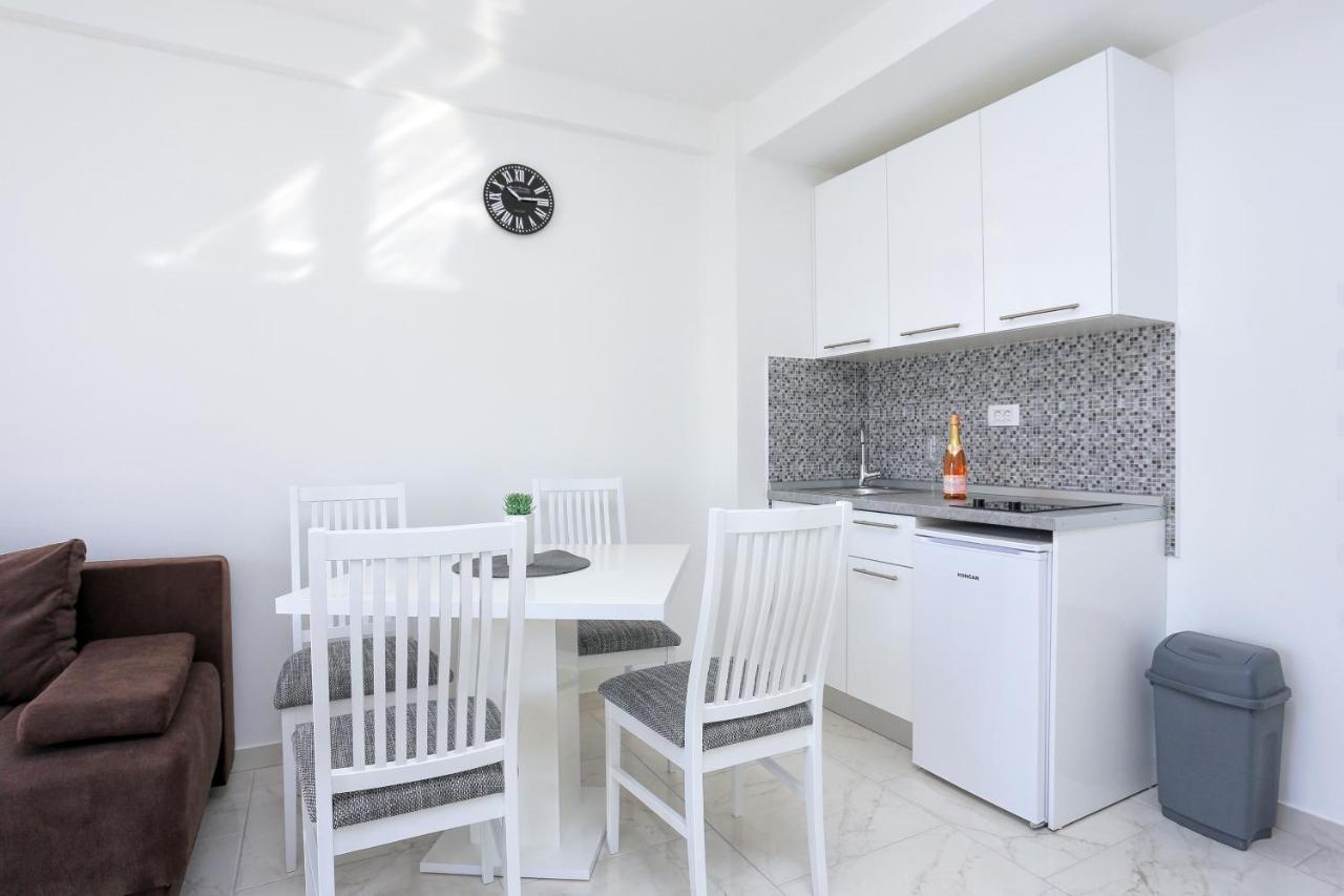 Family Friendly Apartments With A Swimming Pool Zivogosce - Porat, Makarska - 18150 المظهر الخارجي الصورة